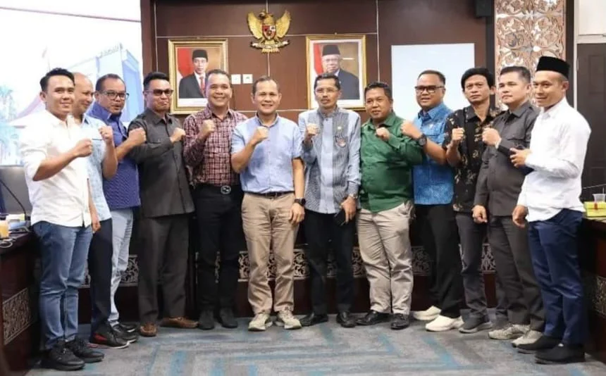 Sekretaris DPRD Sumbar Raflis Sambut Hangat Kunjungan Tim DPRD Kab. Solok Selatan