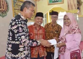 Baznas Kota Pariaman Salurkan Zakat untuk Mustahik
