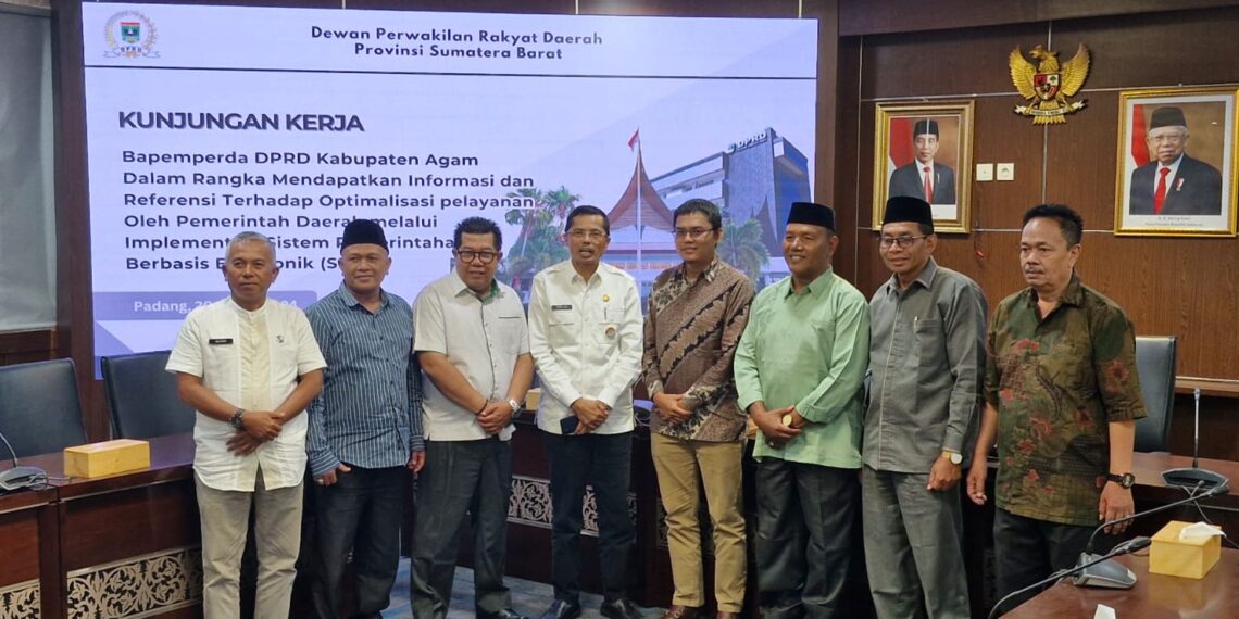 Kunjungi DPRD Sumbar, Bapemperda DPRD Agam Gali Informasi SPBE