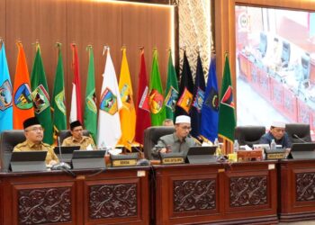 Dengar Jawaban Gubernur Soal Tiga Ranperda, DPRD Sumbar Tanyakan Kinerja Pendapatan Belanja dan Strategi Jangka Panjang