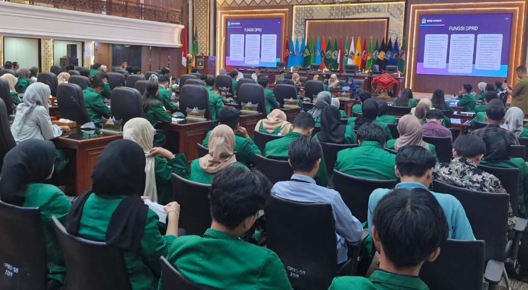 Mahasiswa Fakultas Hukum Unand Kuliah Lapangan di DPRD Sumbar