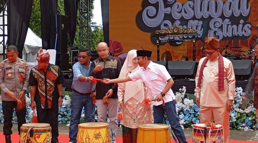 Lewat Dana Pokir, Anggota DPRD Sumbar Hidayat Gelar Festival Multi Etnis di Padang