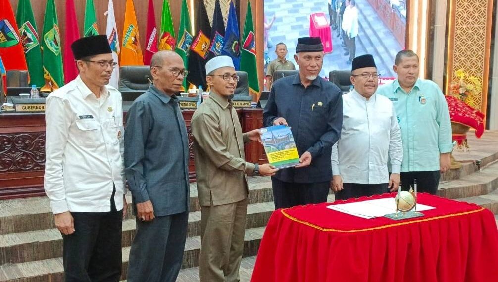 Rapat Paripurna DPRD Sumbar, Ranperda RPJPD 2025-2045 Disetujui Jadi Perda