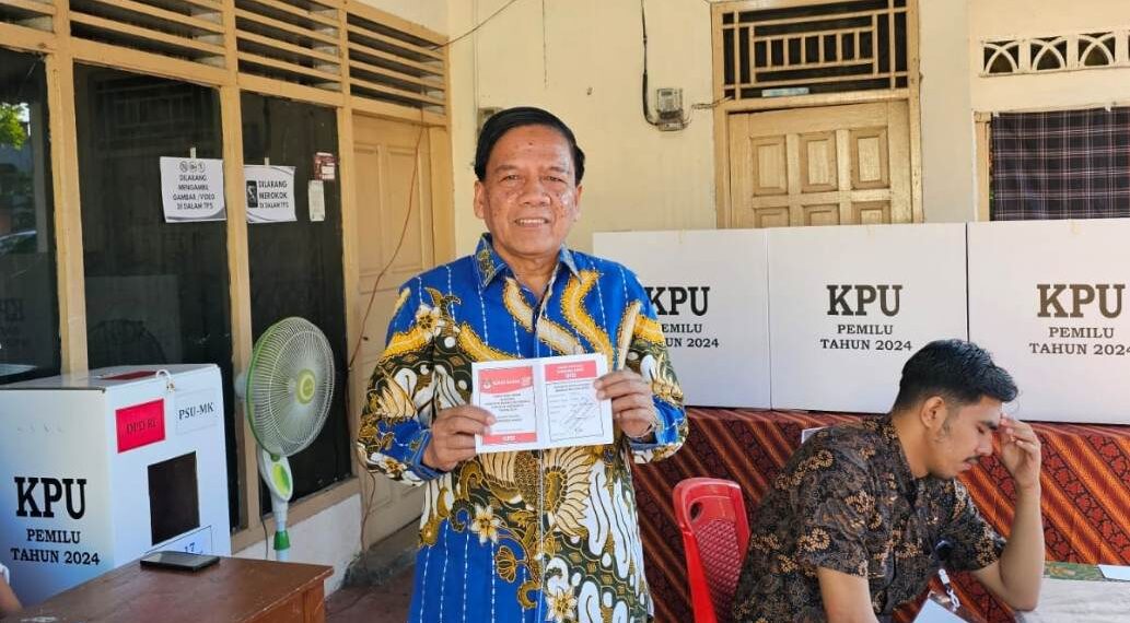 Salurkan Hak Pilih di PSU DPD, Wakil Ketua DPRD Sumbar Suwirpen Nilai Animo Masyarakat Turun