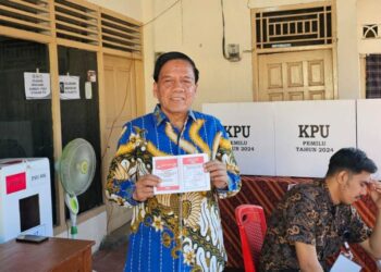 Salurkan Hak Pilih di PSU DPD, Wakil Ketua DPRD Sumbar Suwirpen Nilai Animo Masyarakat Turun