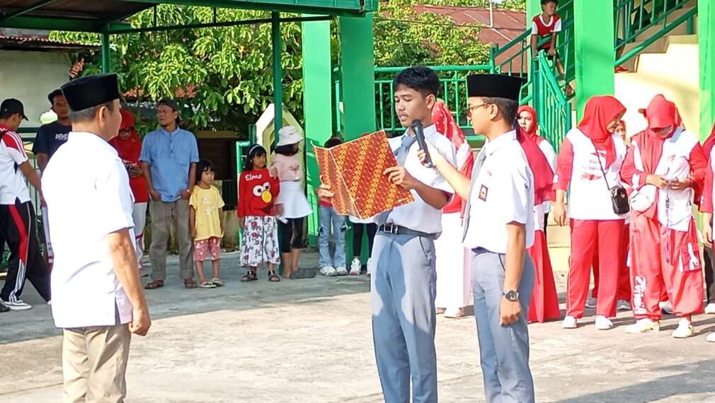 RW 5 Sawahan Timur Gelar Upacara HUT RI, Anggota DPRD Sumbar Hidayat Jadi Inspektur Upacara