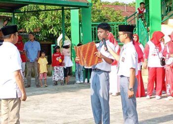 RW 5 Sawahan Timur Gelar Upacara HUT RI, Anggota DPRD Sumbar Hidayat Jadi Inspektur Upacara