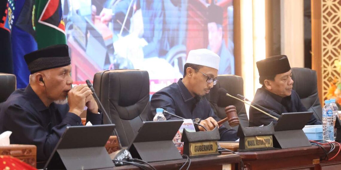 Rapat Paripurna DPRD Sumbar, KUA PPAS 2025 dan Rancangan Perubahan KUA PPAS 2024 Disetujui