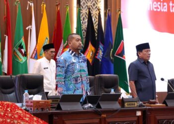 Pandangan Umum Fraksi di Tiga Ranperda, Wakil Ketua DPRD Sumbar Suwirpen Suib Sebut Pendapatan Daerah Belum Dikelola Maksimal