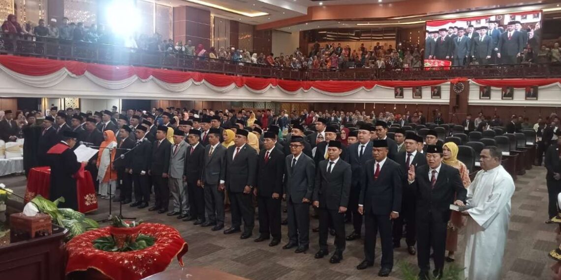 65 Anggota DPRD Sumbar Dilantik, Supardi Ingatkan Sinergi dengan Pemerintah