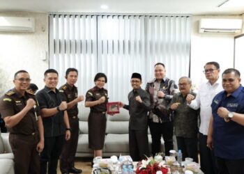 Kunjungi DPRD Sumbar, Kajati Bahas Soal Pungli