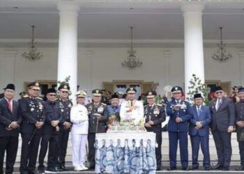 Hadir di Upacara Parade dan Defile, Evi Yandri Apresiasi Komitmen TNI Jaga Keamanan Negara