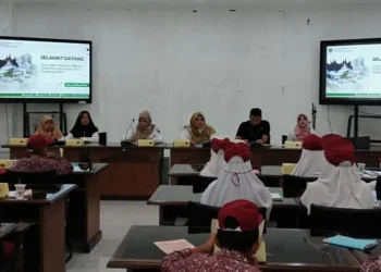Guru dan Siswa SDN 22 Ulak Karang Utara Berkunjung ke Perpustakaan DPRD Sumbar