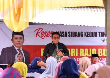 Reses di Batipuh Panjang, Evi Yendri Serap Aspirasi dan Beri Bantuan