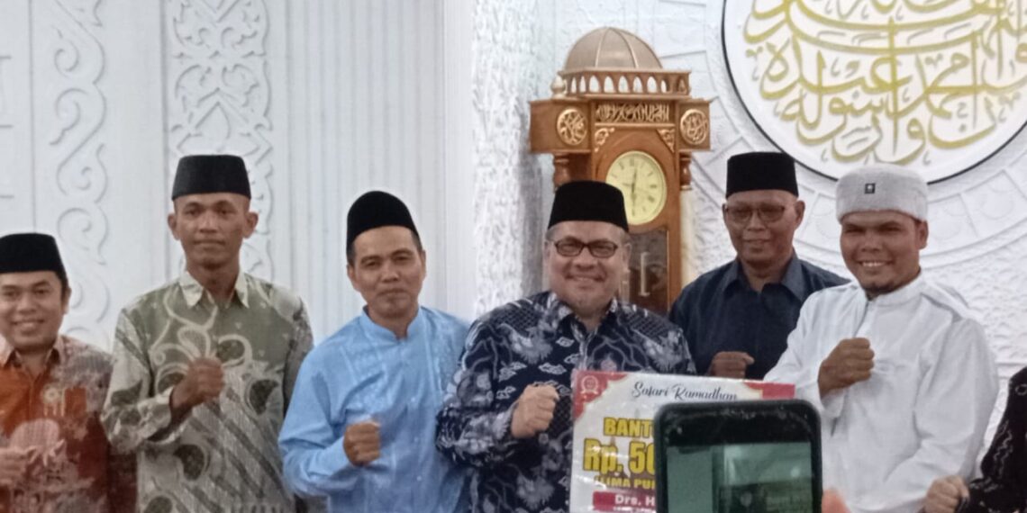 Safari Ramadhan di Masjid Al Muhajirin, Ketua DPRD Sumbar Ajak Warga Selalu Berinteraksi dengan Al Qur’an