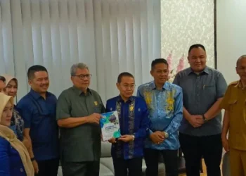 Ketua DPRD Sumbar Terima Laporan KIP