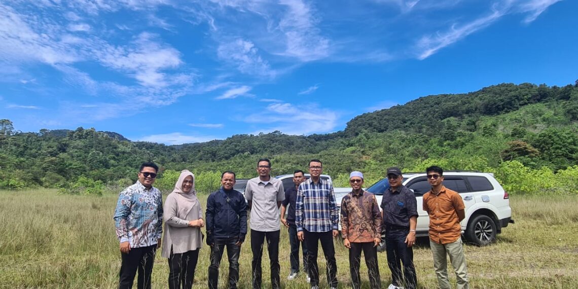 Komisi I DPRD Sumbar Tinjau Pemasangan Rambu di Kelok Sembilan