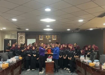 Mahasiswa FISIP Unand Kuliah Lapangan ke DPRD Sumbar, Syahdeman Ingatkan Pola Pikir Kritis