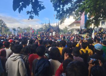 Demo Ribuan Massa di Kantor DPRD Sumbar Berlangsung Tertib