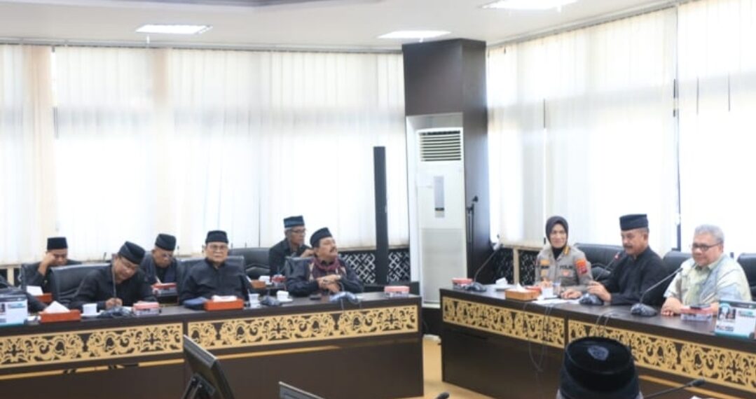 Tegaskan Peran Adat, Ketua LKAAM Kunjungi DPRD Sumbar