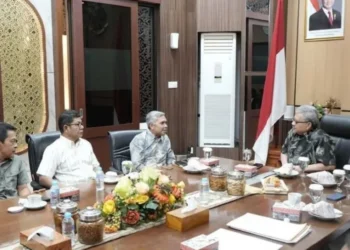 Muhidi Terima Dokumen Hasil Psikotes Calon Komisioner KPID Sumbar