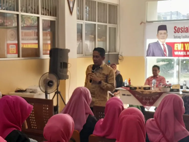 Evi Yandri Sosialisasi Perda Pencegahan Narkoba di SMK 5 Padang