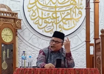 Ketua DPRD Sumbar Serahkan Bantuan dan Beri Tausiah di Masjid Al Muhajirin
