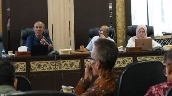 Tim Ahli DPRD Sumbar Bahas Strategi Peningkatan PAD dari Pembenihan Udang Vaname