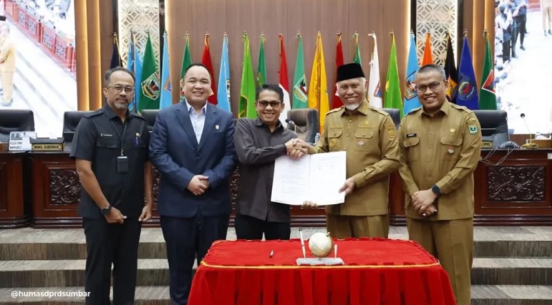 DPRD Sumbar Sahkan Perda Perseroda Jamkrida, Modal Dasar 400 Miliar Rupiah