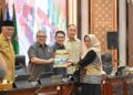 DPRD Sumbar Bahas Dua Ranperda, Gubernur Mahyeldi Ingatkan Regulasi Harus Perhatikan Kewenangan dan Kemampuan Fiskal Daerah