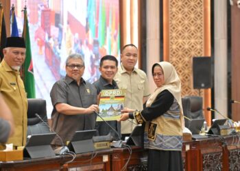 DPRD Sumbar Bahas Dua Ranperda, Gubernur Mahyeldi Ingatkan Regulasi Harus Perhatikan Kewenangan dan Kemampuan Fiskal Daerah