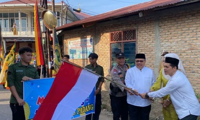 Lepas Pawai Khatam Al-Quran, Ketua DPRD Sumbar Sebut TPQ dan TQA Miliki Peran Strategis