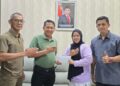 Evi Yandri Lepas Martinel Prihastuti Ikuti Ujian Kompetisi Wasit ke Bangladesh