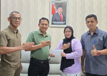 Evi Yandri Lepas Martinel Prihastuti Ikuti Ujian Kompetisi Wasit ke Bangladesh