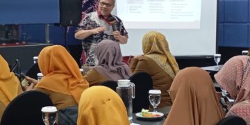 Bimtek Guru, Muhidi Tekankan Penguasaan Keterampilan bagi Pendidik