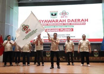 Wakil Ketua DPRD Sumbar Evi Yandri Dikukuhkan Sebagai Ketua HKTI Sumbar
